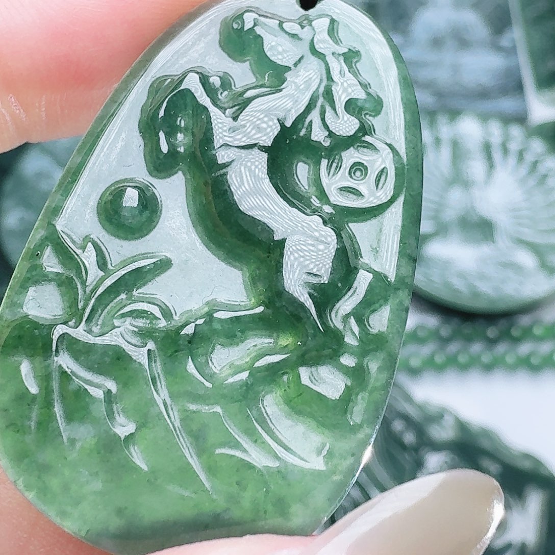 翡翠未镶嵌颈饰天然的A货翡翠多样性发其一 