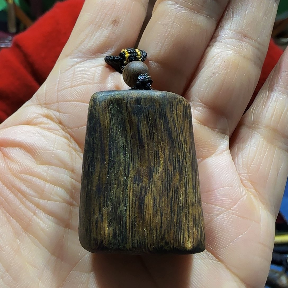 沉香沉香碎屑海南白奇乌身树心油老料带绳10克