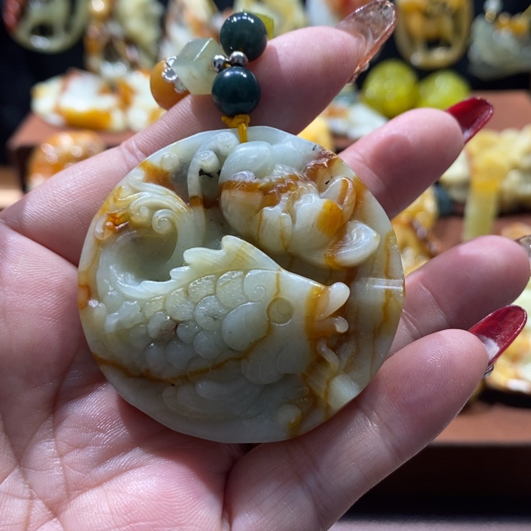 蛇纹石玉颈饰未镶嵌