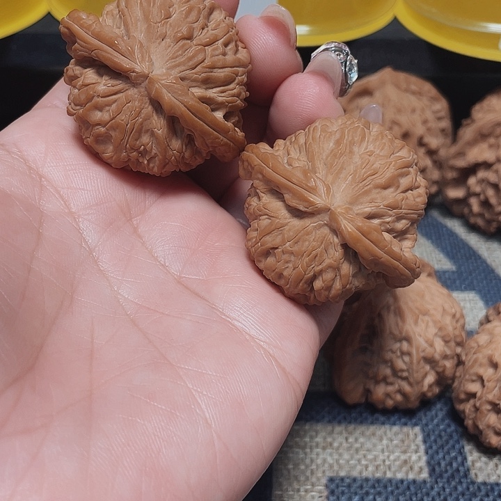 文玩核桃把件麦*白狮子43