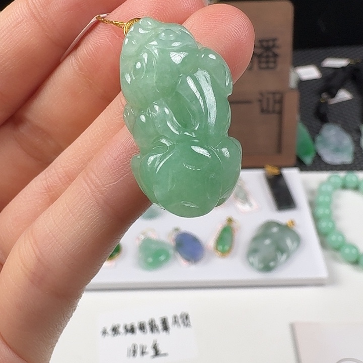 翡翠18K金镶嵌颈饰