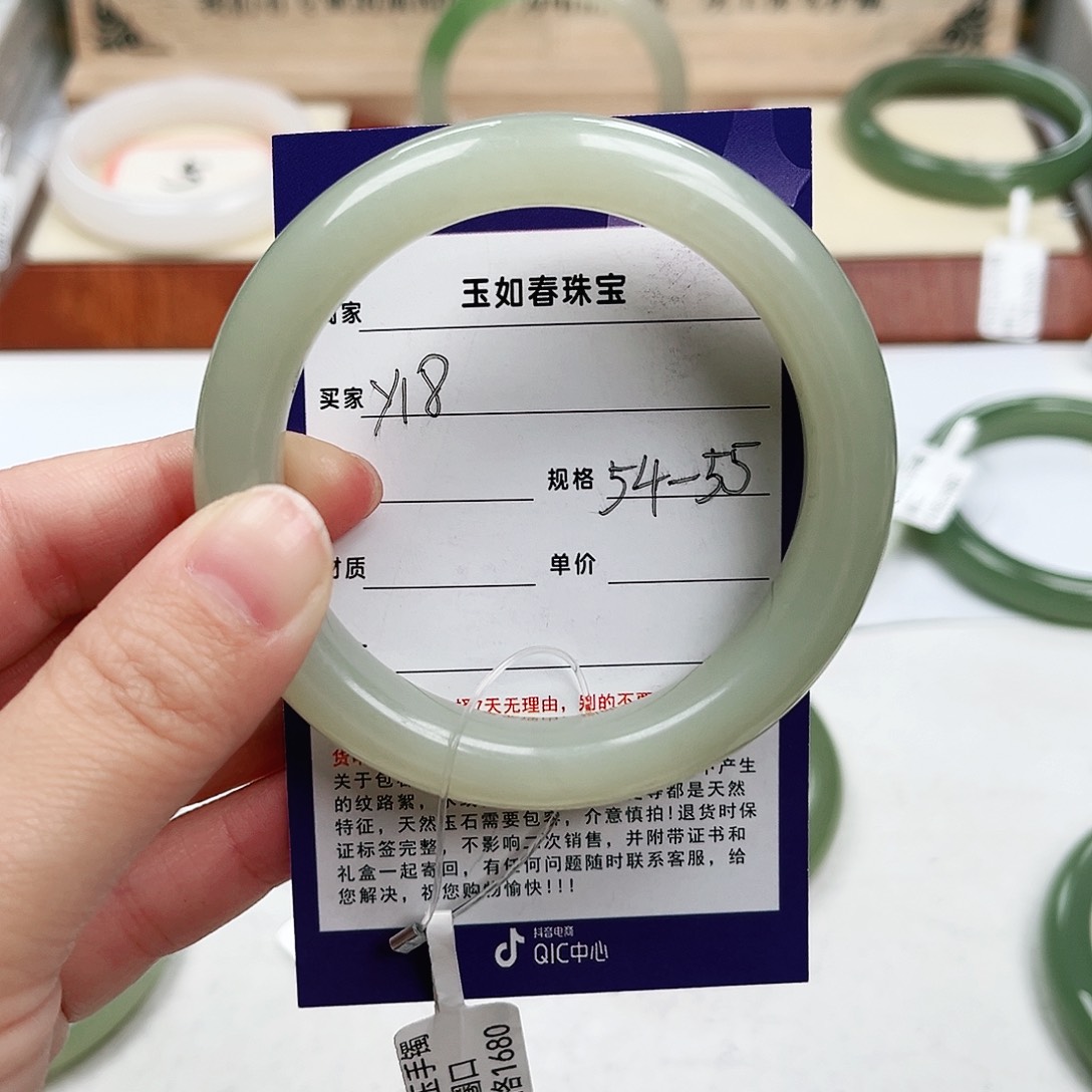 和田玉手镯未镶嵌大****人