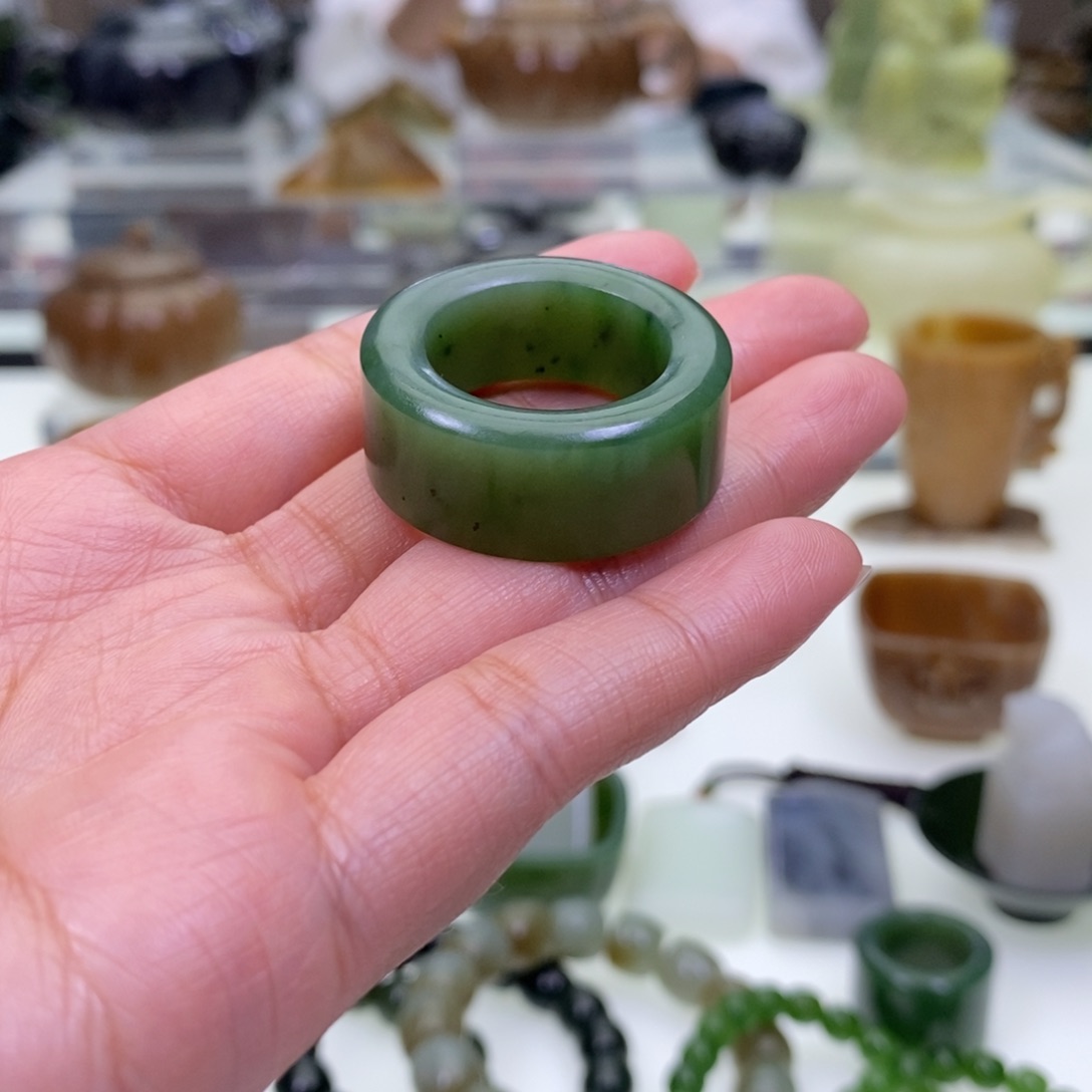 和田玉扳指未镶嵌蓝***谜