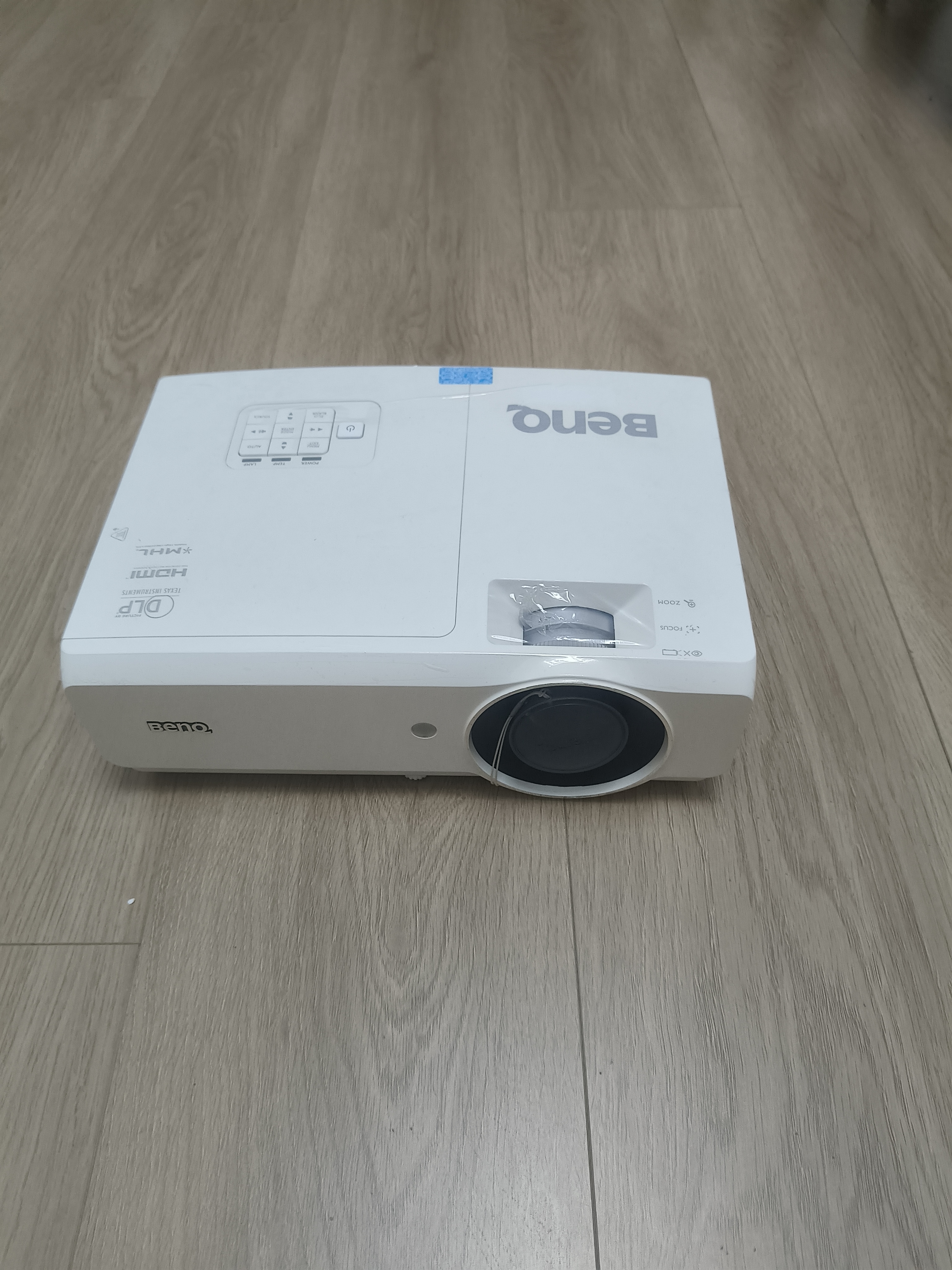 9新 Benq/明基 BenQ长焦1280*800投影仪  4200流明，