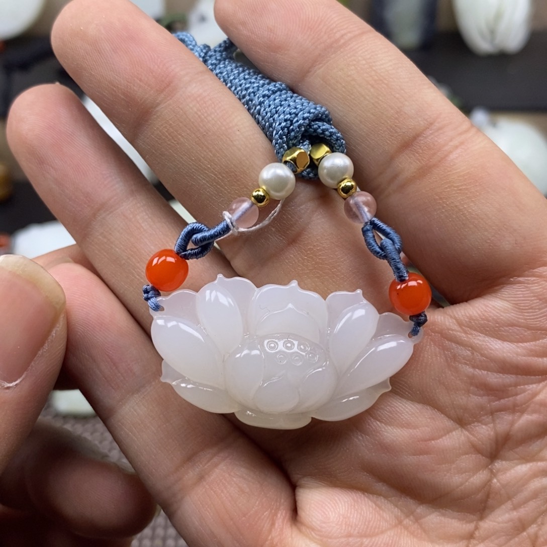 谦***丰和田玉未镶嵌颈饰