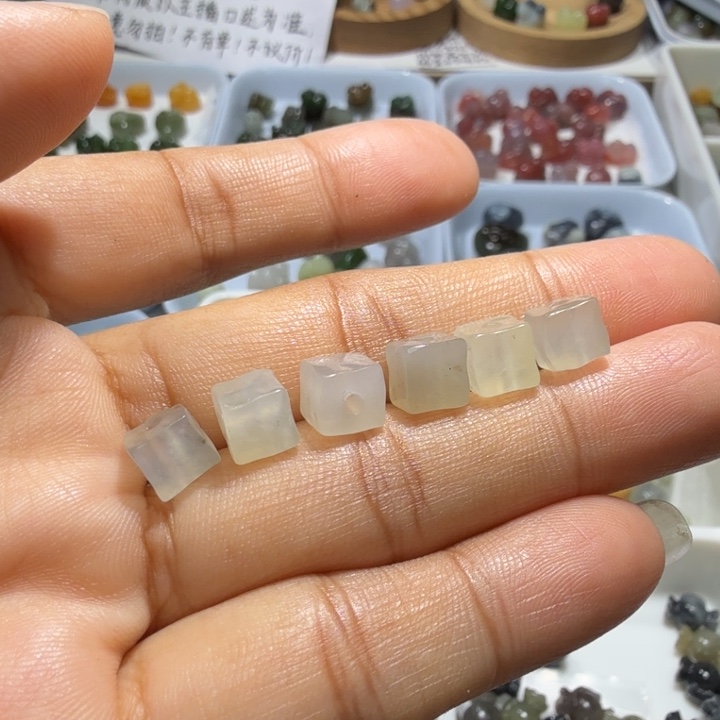 和田玉未镶嵌珠宝奇石卡七