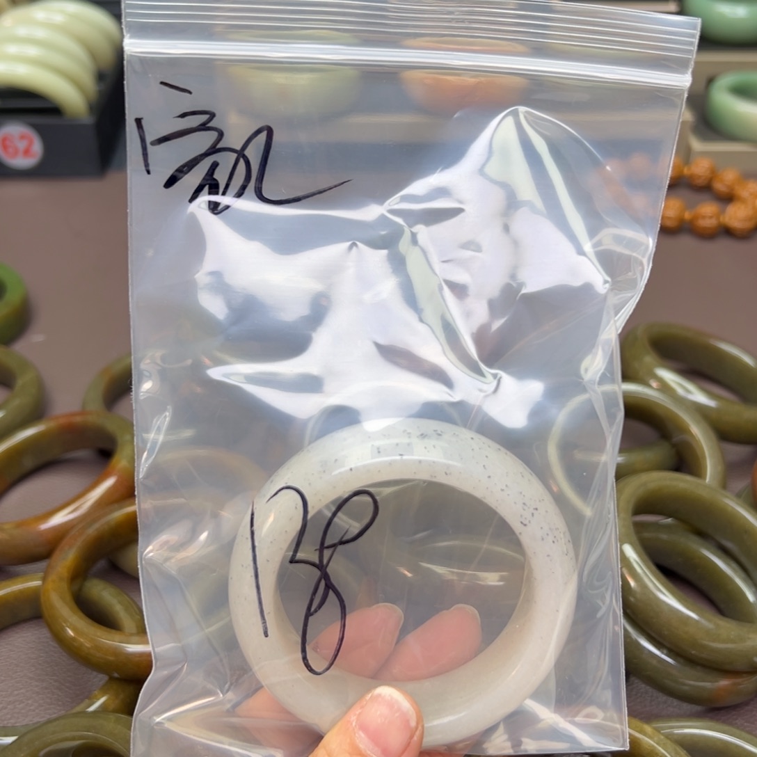 石英质玉手镯未镶嵌家