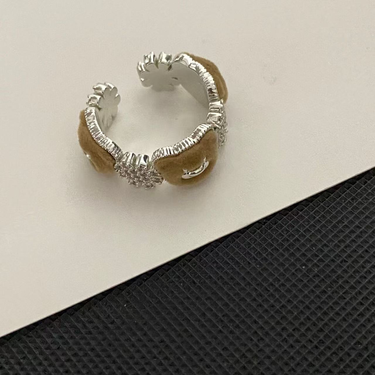 铜合金锆石戒指 E472咖色三只小熊花朵闪闪戒指