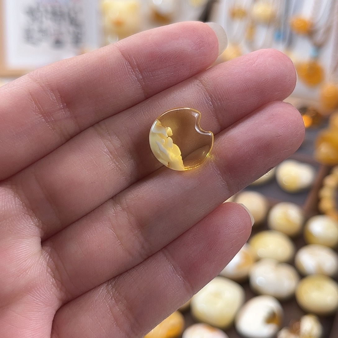 琥珀颈饰未镶嵌S****?金瓷白妖花蜜蜡小月亮挂坠配饰小提溜