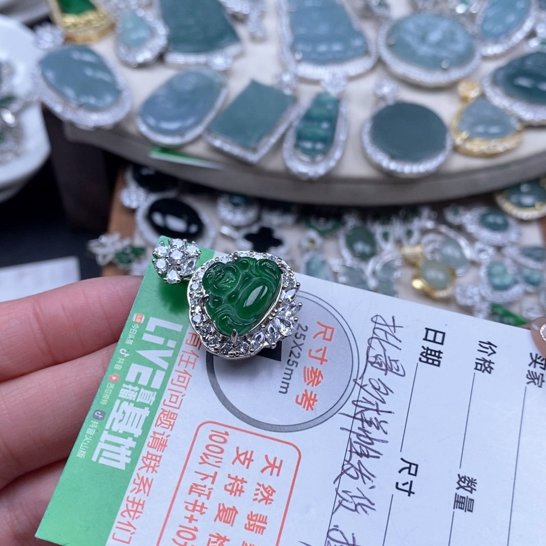 翡翠颈饰未镶嵌翡翠