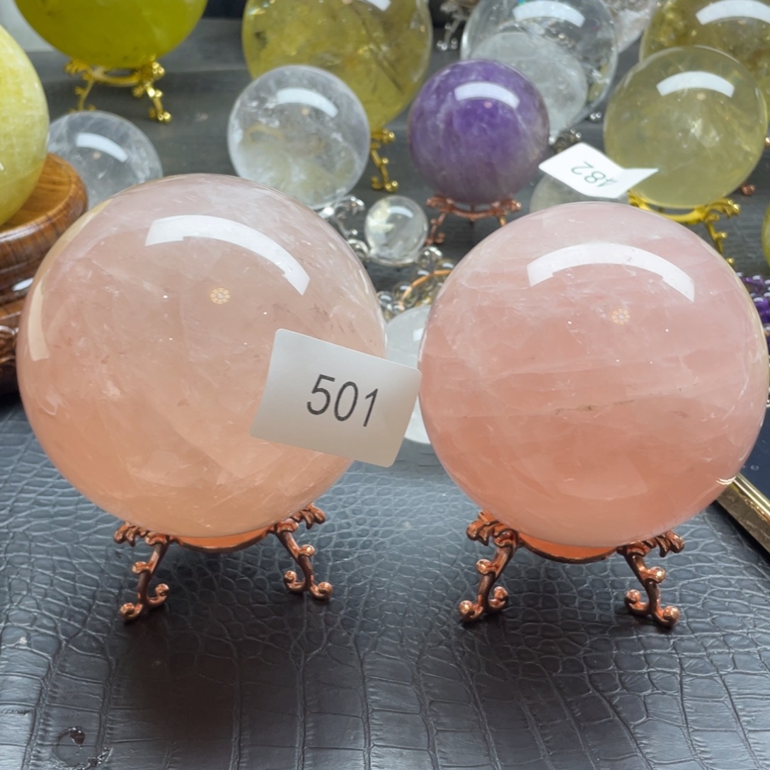 戊***鑫水晶未镶嵌摆件501 两颗