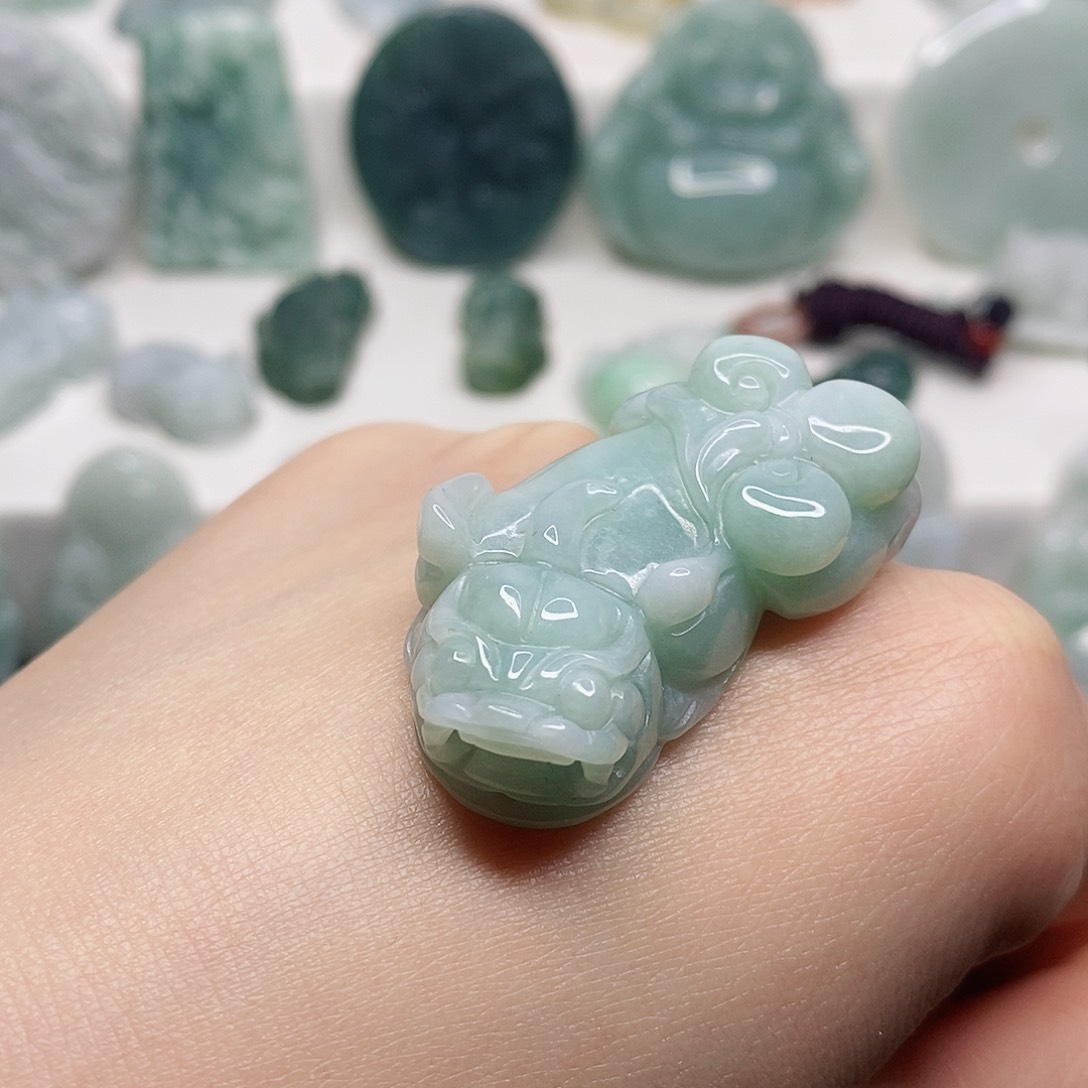 翡翠颈饰未镶嵌吊坠