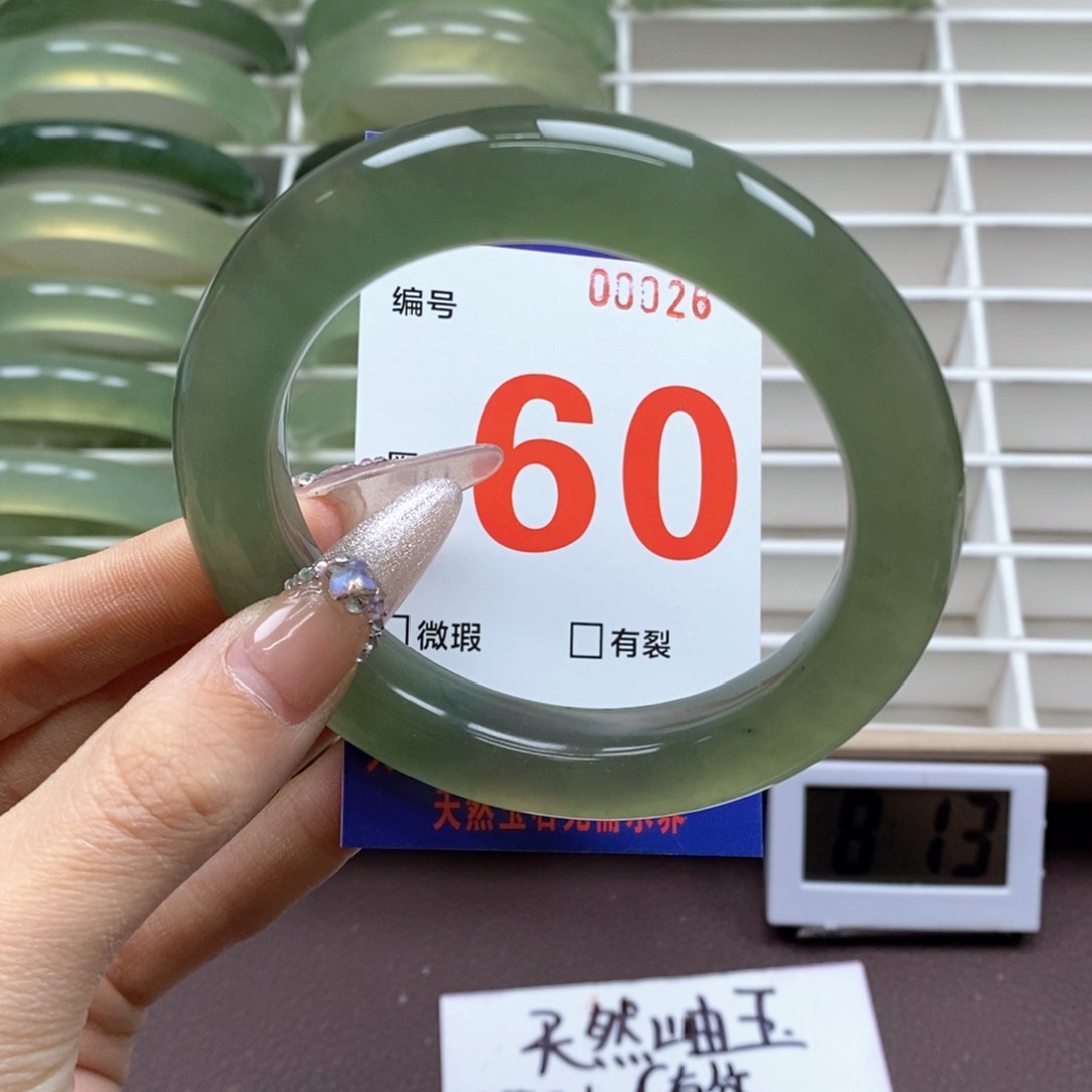 蛇纹石玉手镯未镶嵌