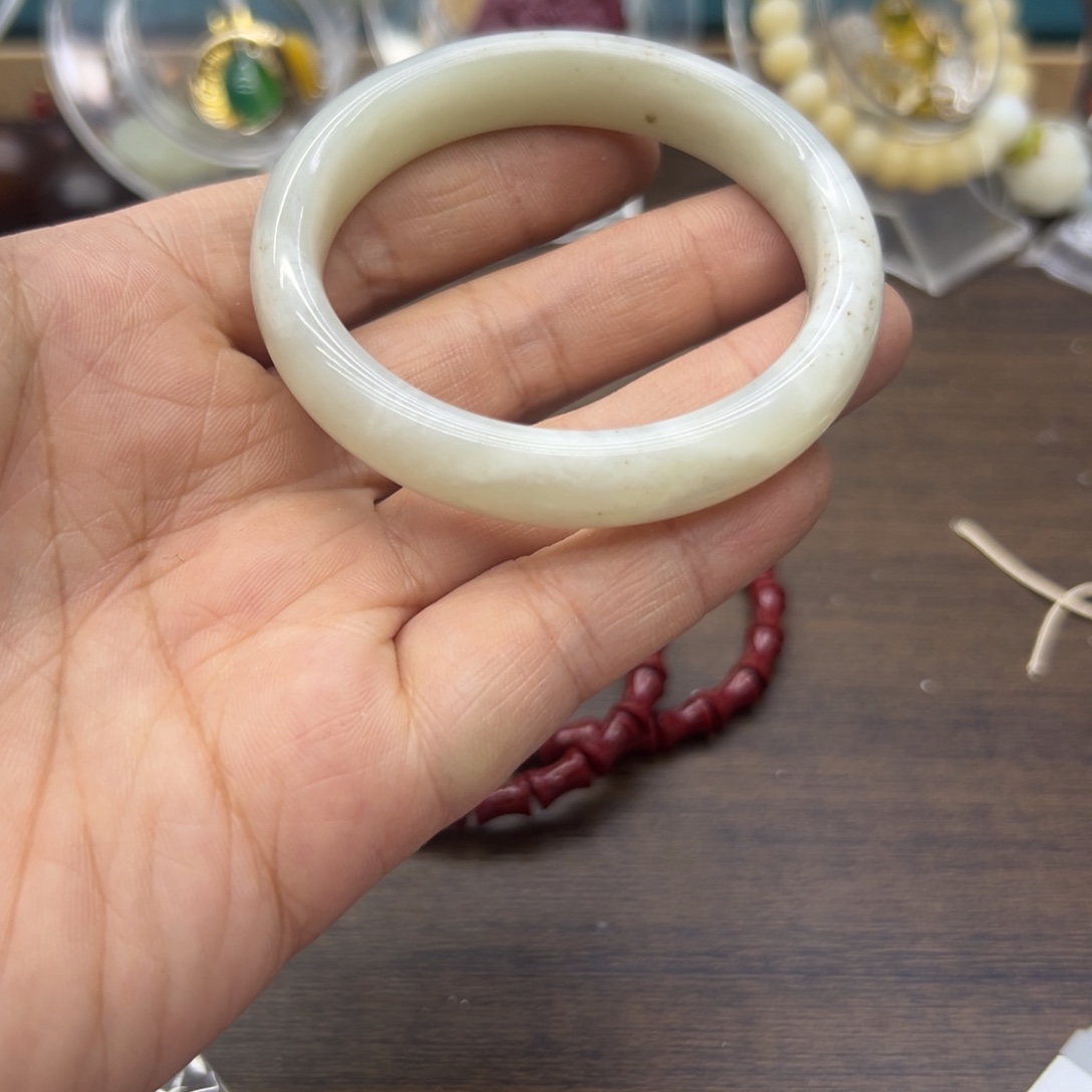 和田玉未镶嵌手镯52.6圈围611