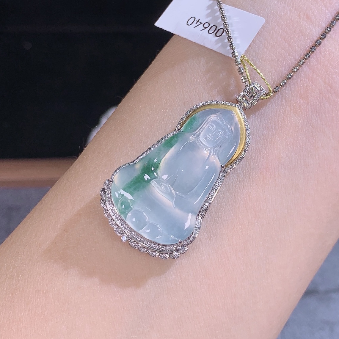 缅甸天然A货翡翠豪镶嵌18k金老坑料冰种飘绿素衣观音吊坠46×23×8