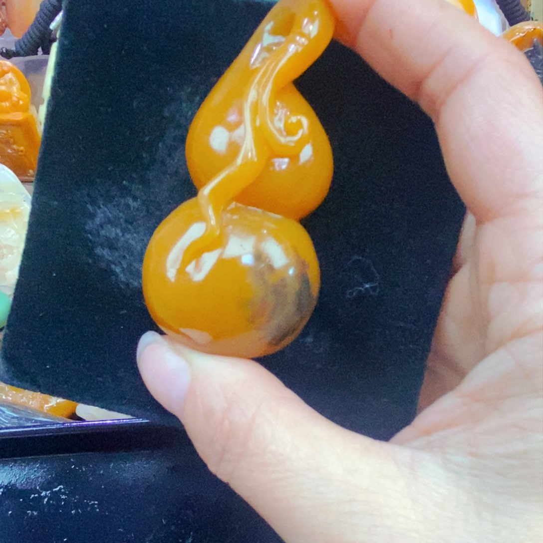 未镶嵌石英质玉（黄龙玉）颈饰