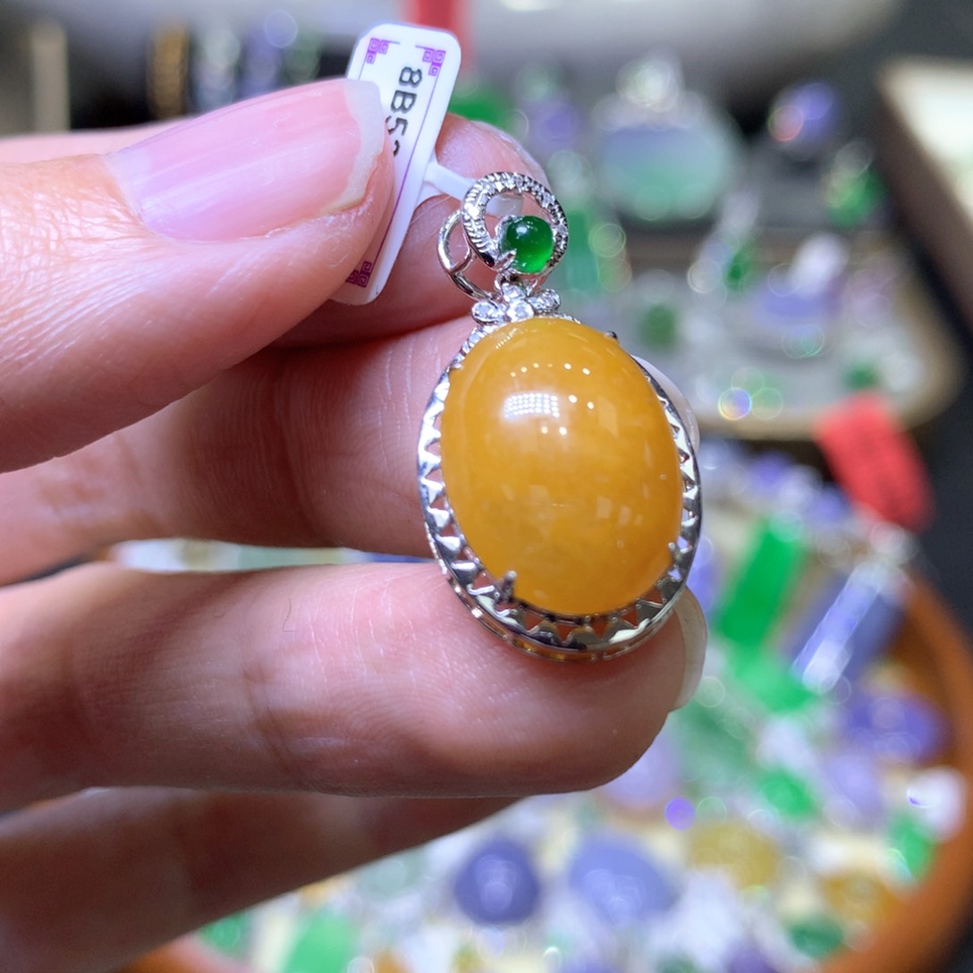 【闪购商品】翡翠颈饰18K金镶嵌翡翠吊坠项链