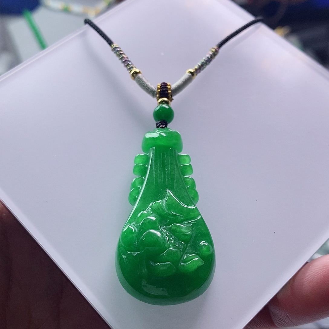 翡翠未镶嵌吊坠(赠链)