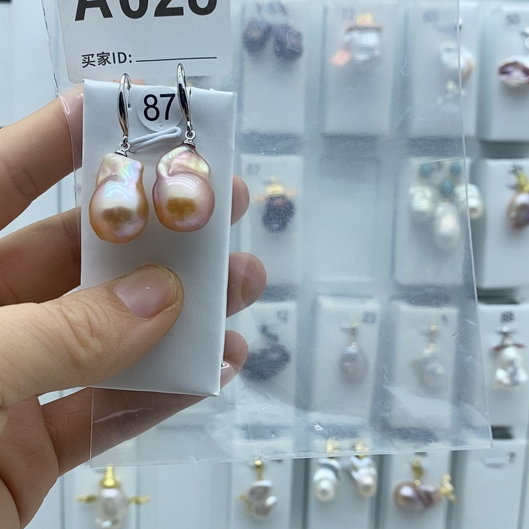 钛钢淡水珍珠颈饰