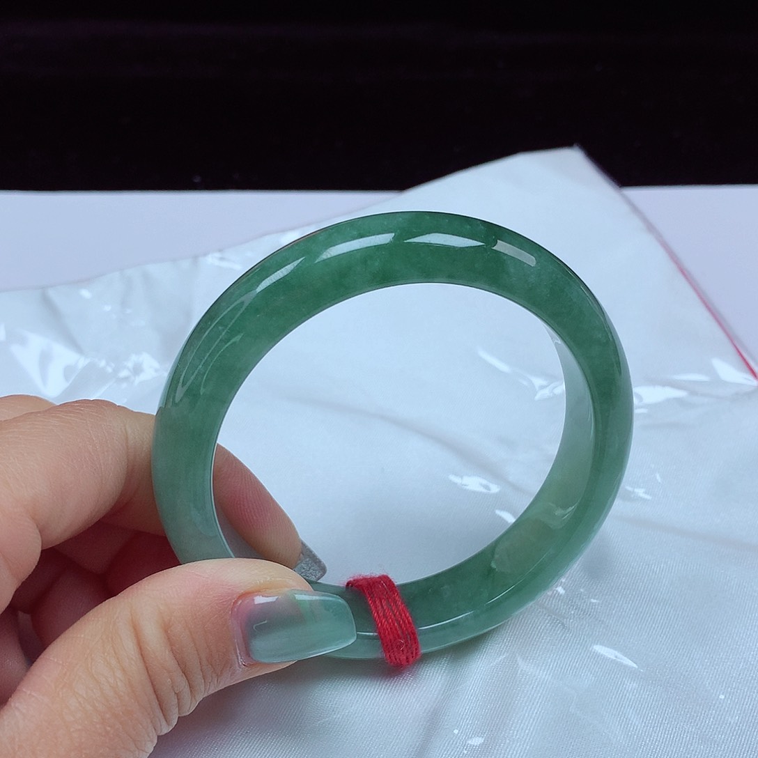 翡翠手镯未镶嵌圈口56