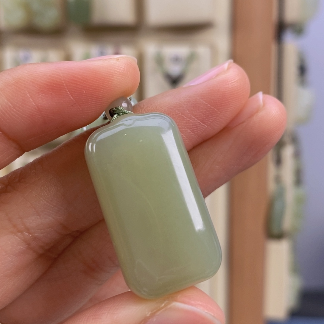 瑞***子和田玉未镶嵌颈饰