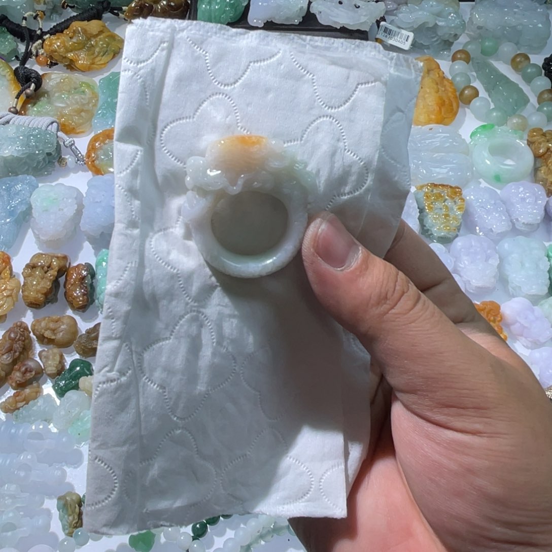 翡翠颈饰未镶嵌天然