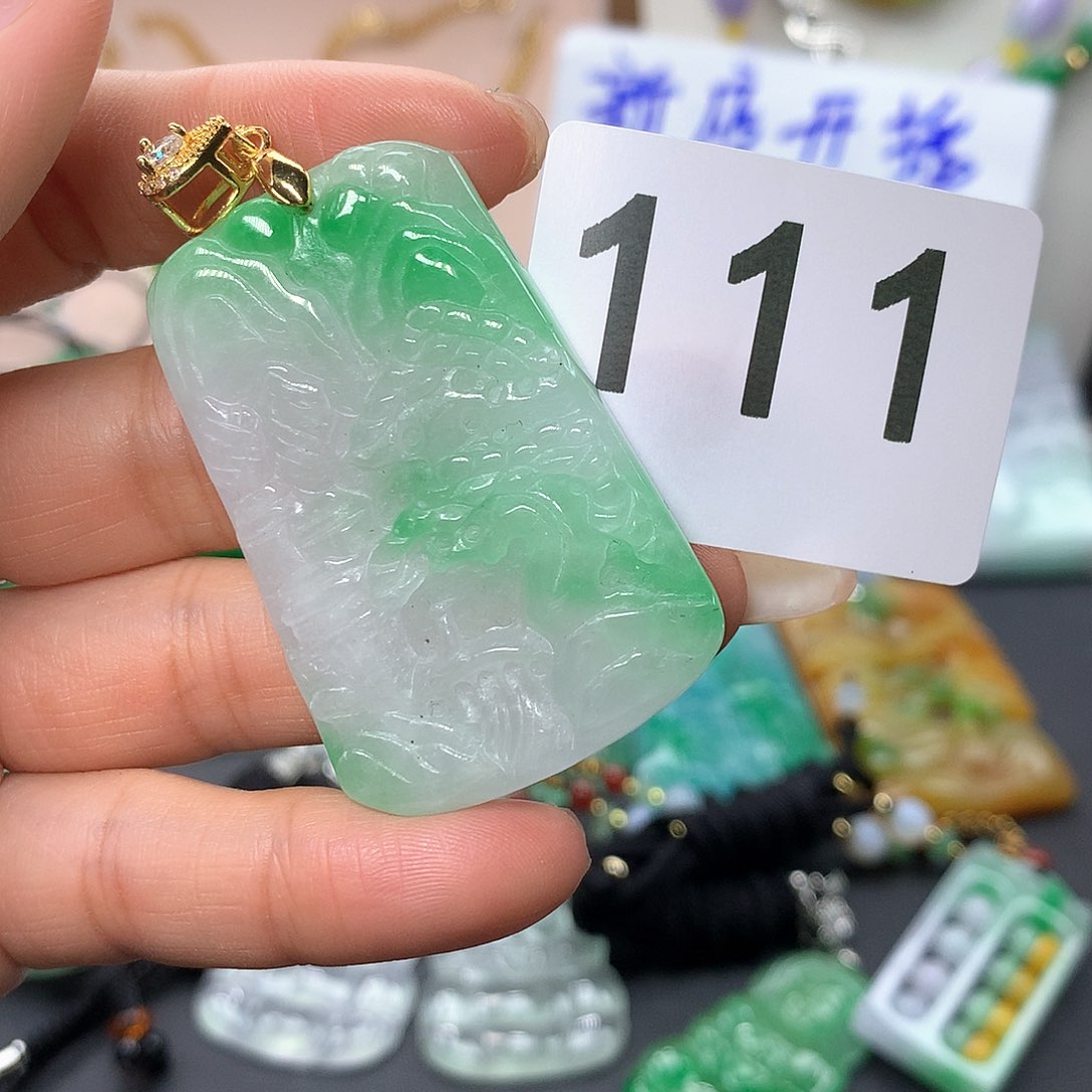 翡翠颈饰未镶嵌翡翠