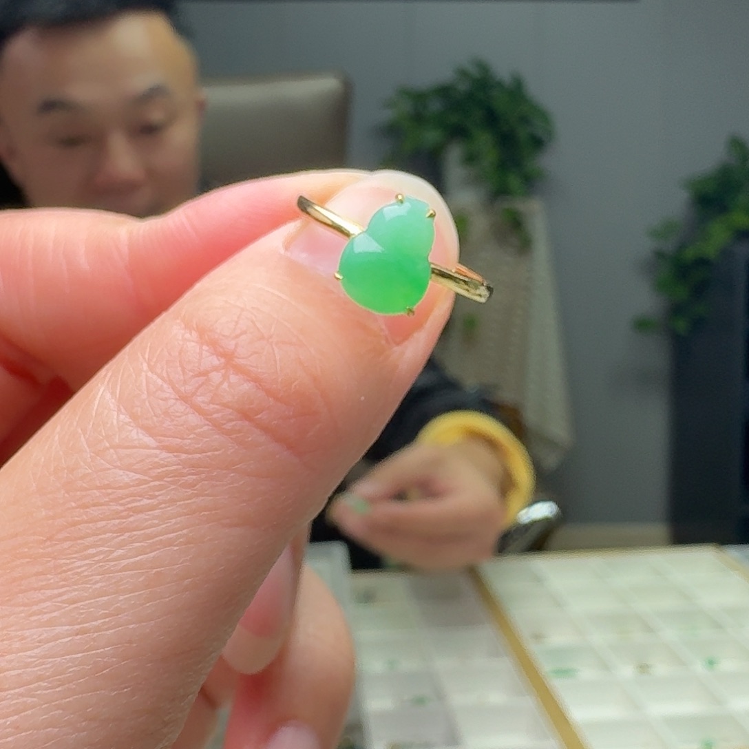 翡翠18K金镶嵌戒指天然