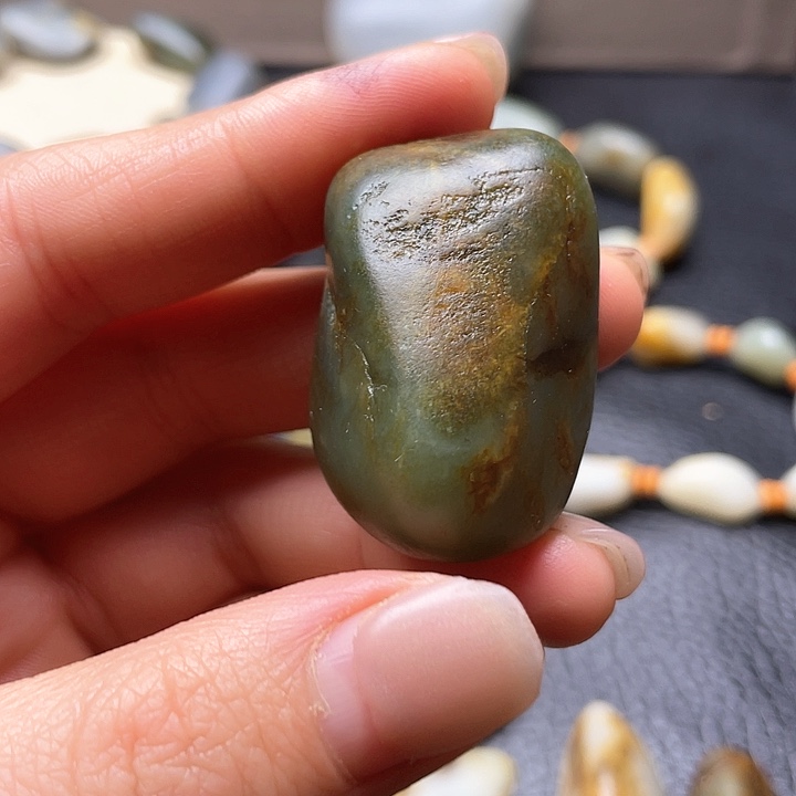 和田玉颈饰未镶嵌8