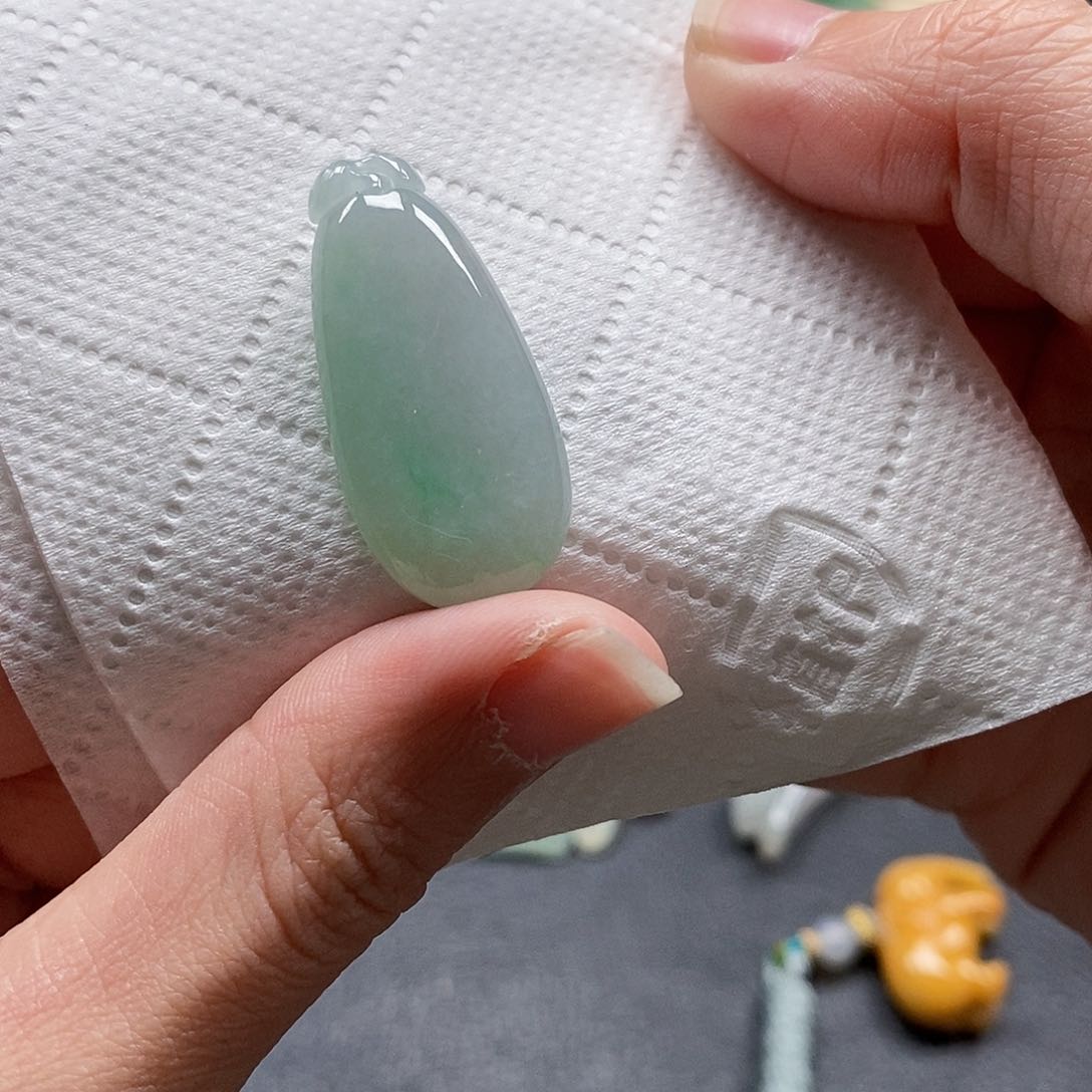翡翠颈饰未镶嵌闪