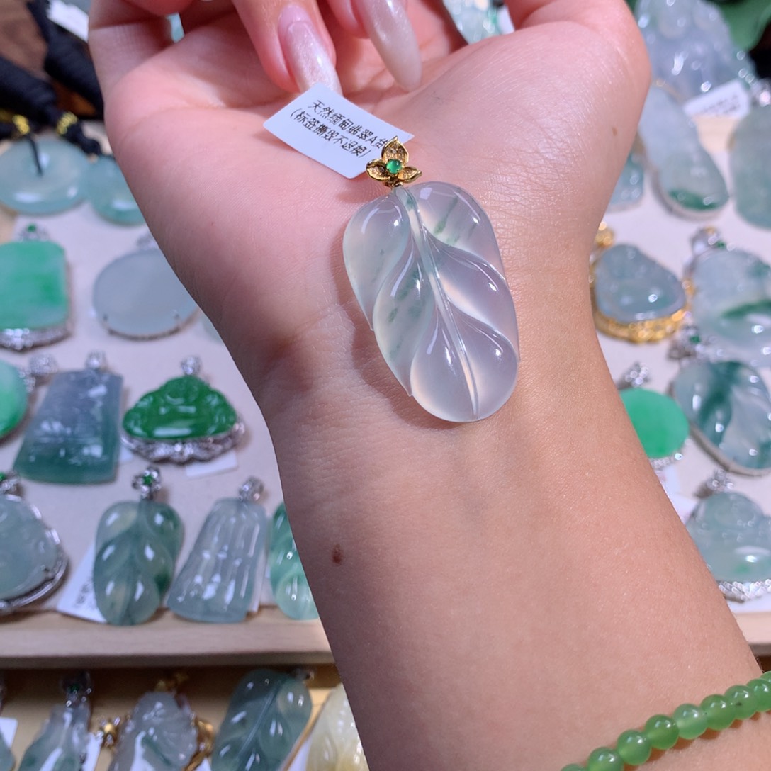 翡翠吊坠(不含链)18K金镶嵌