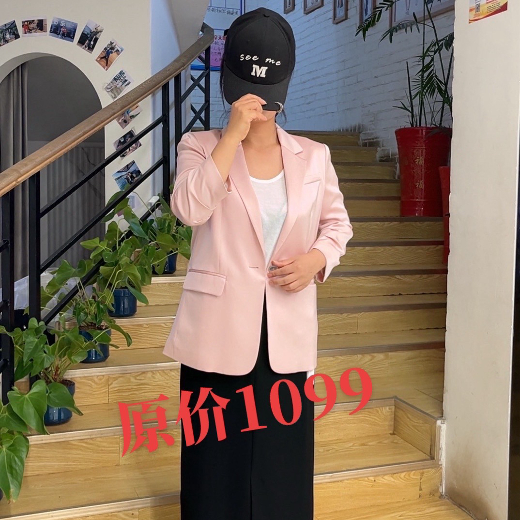 粉色薄款小西装外套时尚显瘦九分袖设计