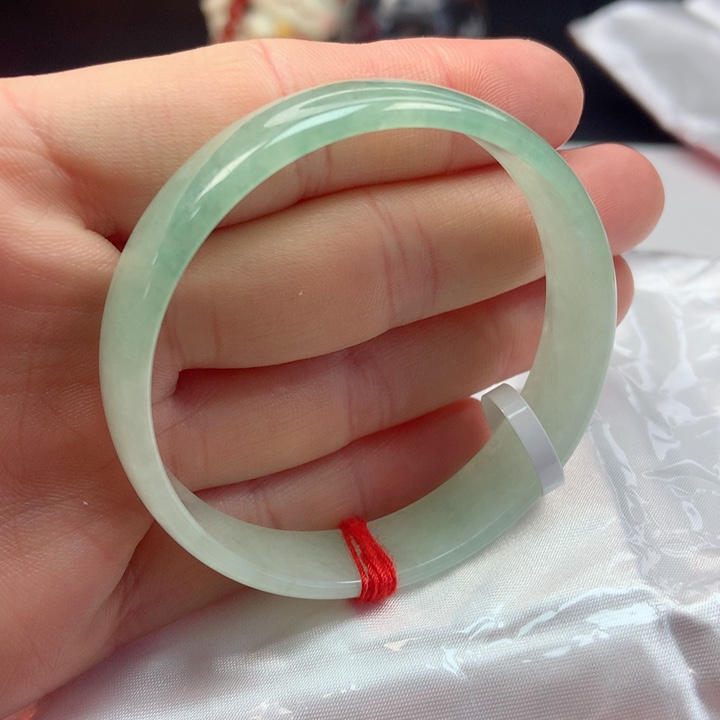 翡翠手镯未镶嵌少***?52圈