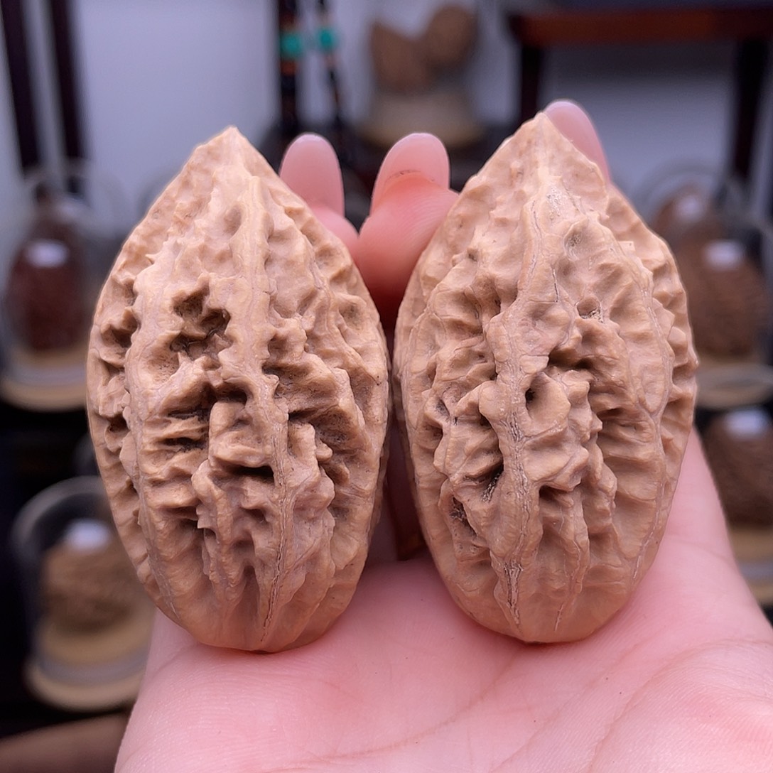 文玩核桃吊坠鸡心