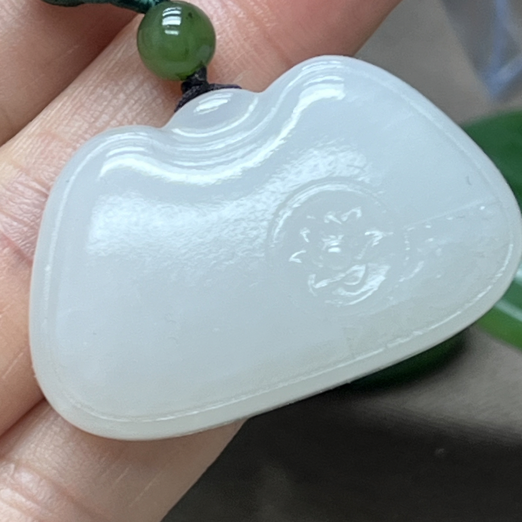 秒杀 天然和田白玉吊坠