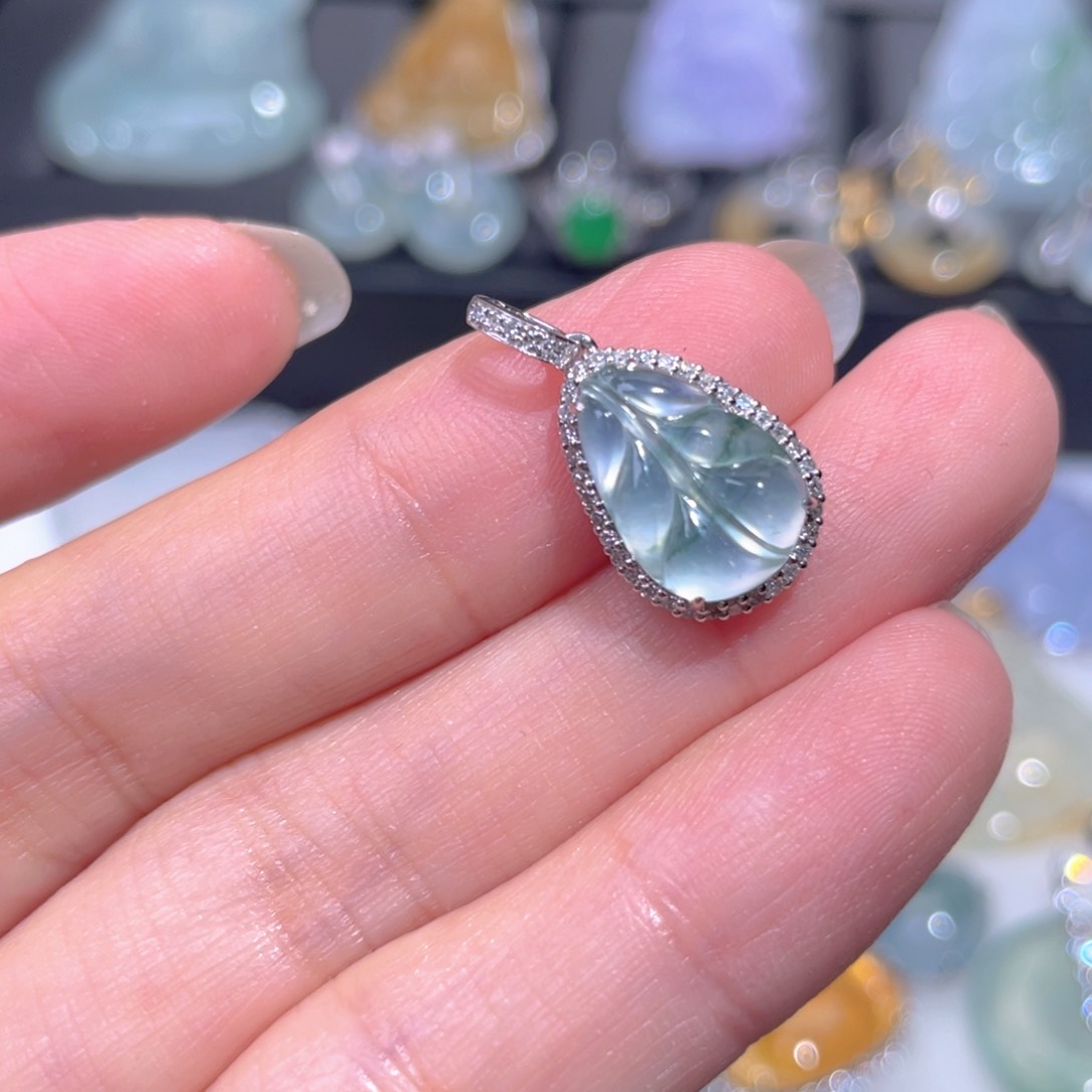 颈饰18K金镶嵌翡翠翡翠