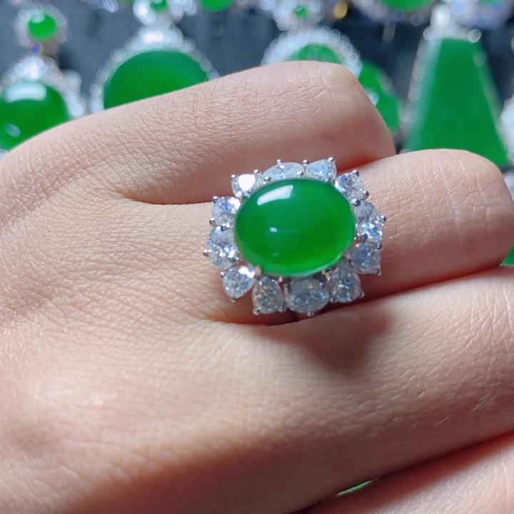 翡翠颈饰18K金镶嵌8858229。