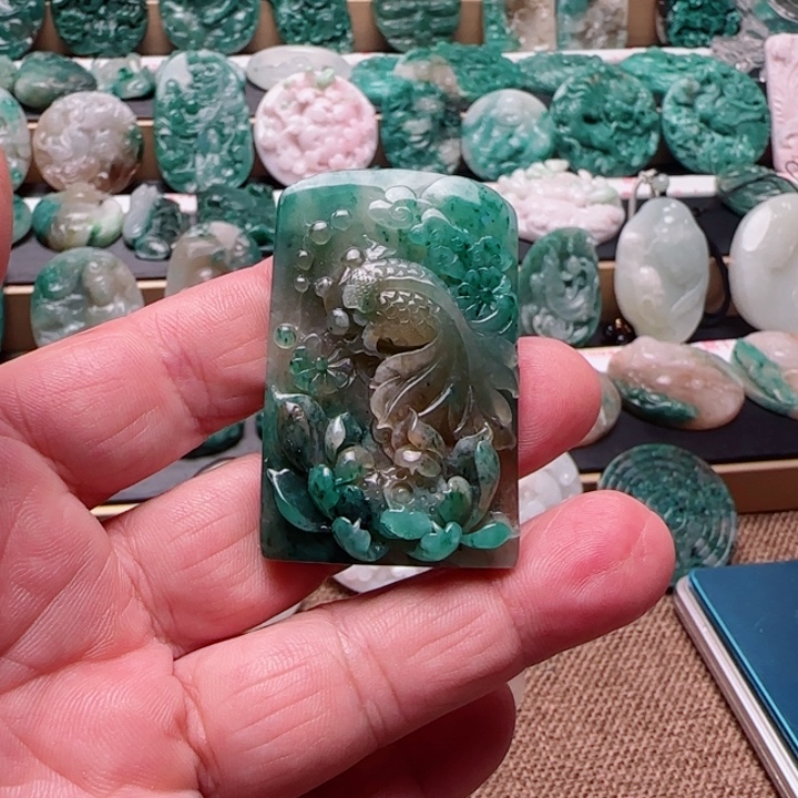 野***茶独山玉未镶嵌颈饰