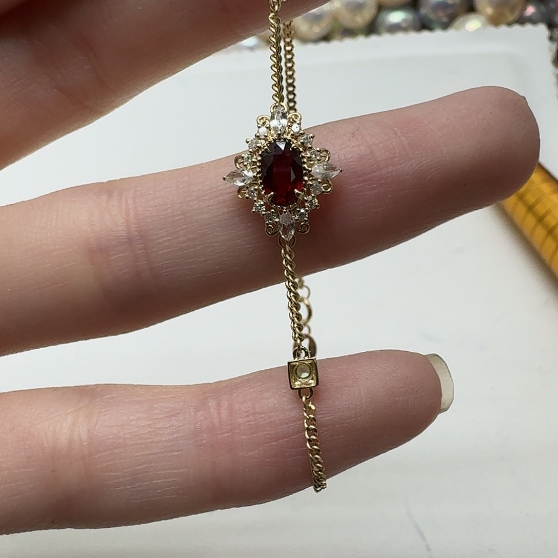 18K金镶嵌红宝石手链