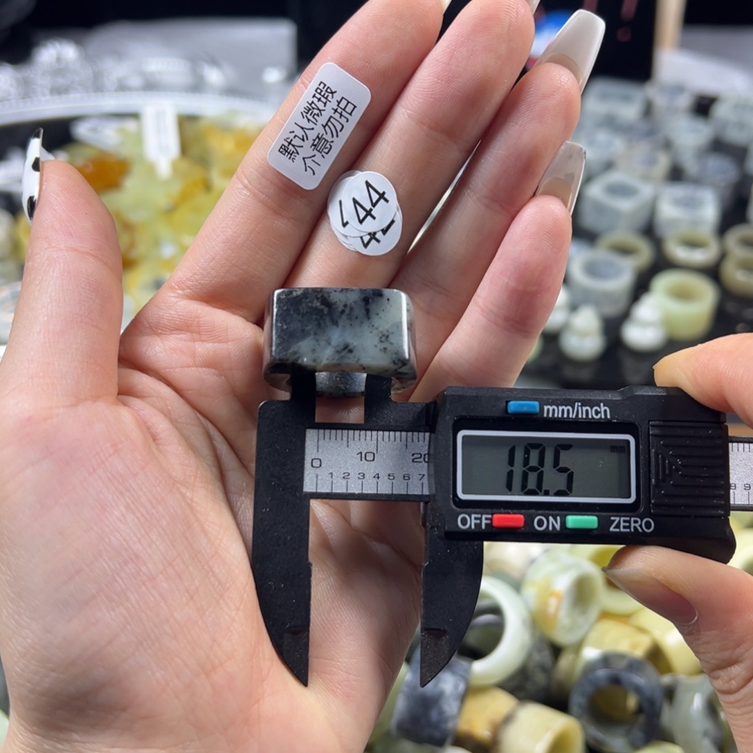 蛇纹石玉未镶嵌戒指