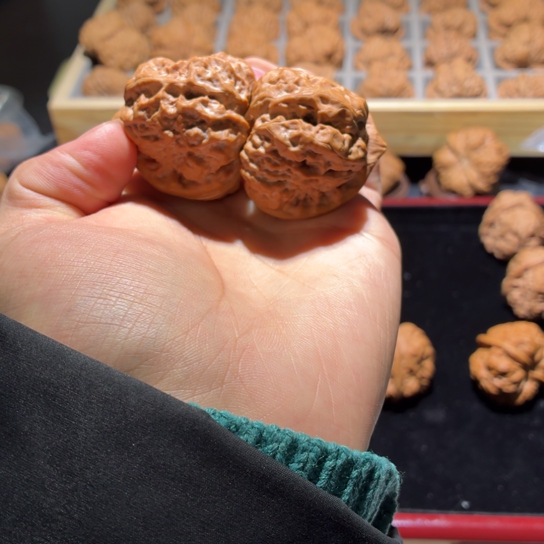 文玩核桃吊坠山地娃