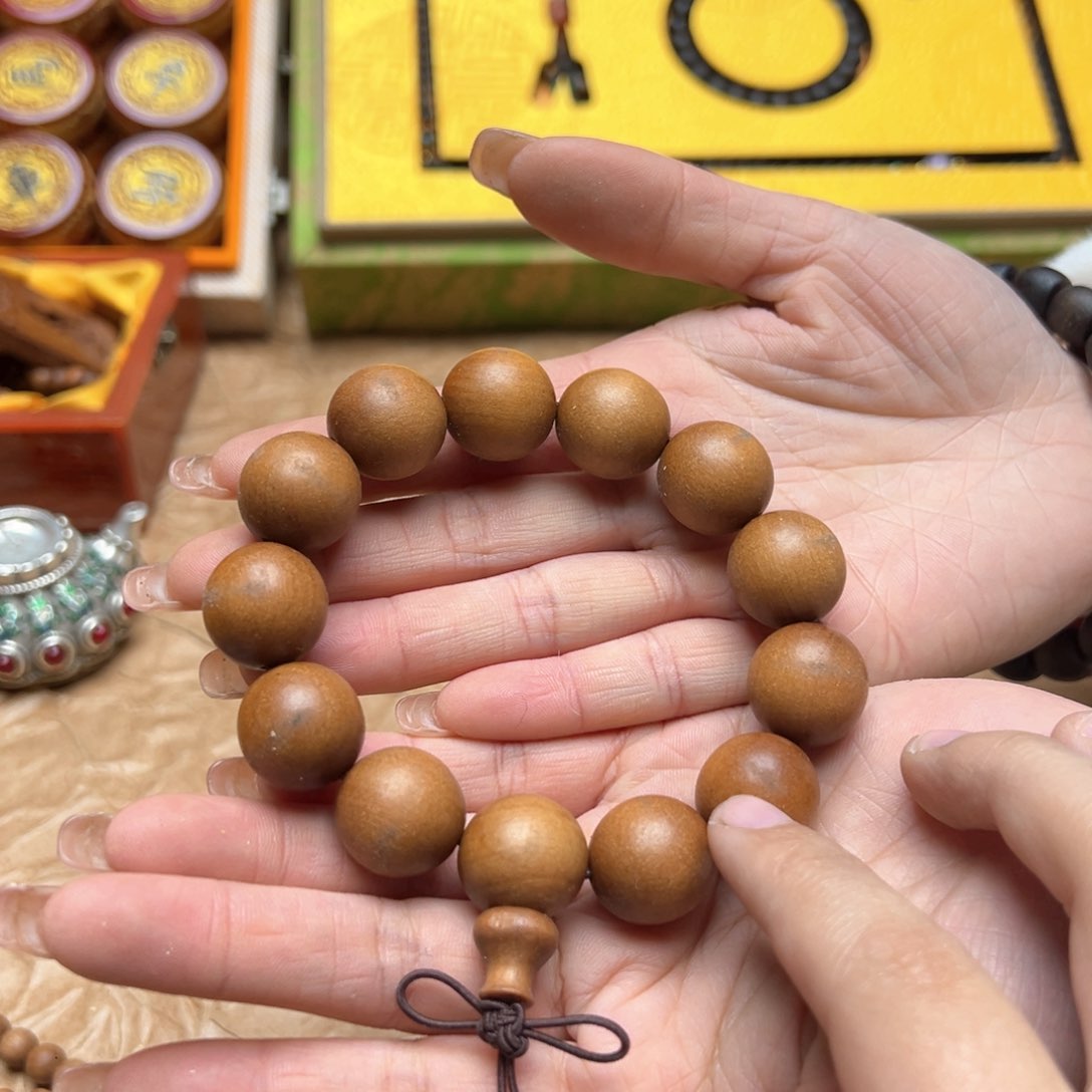 大叶紫檀（黑酸枝木类）