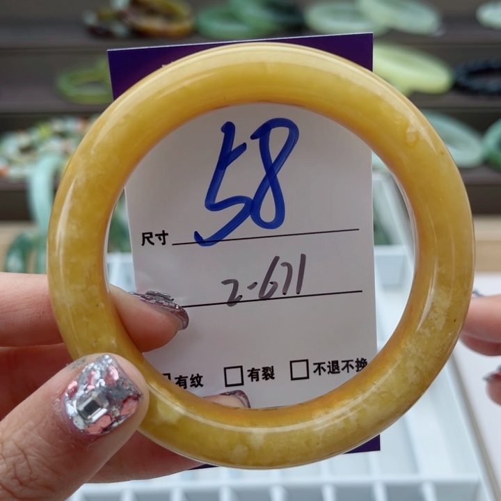 蛇纹石玉手镯未镶嵌