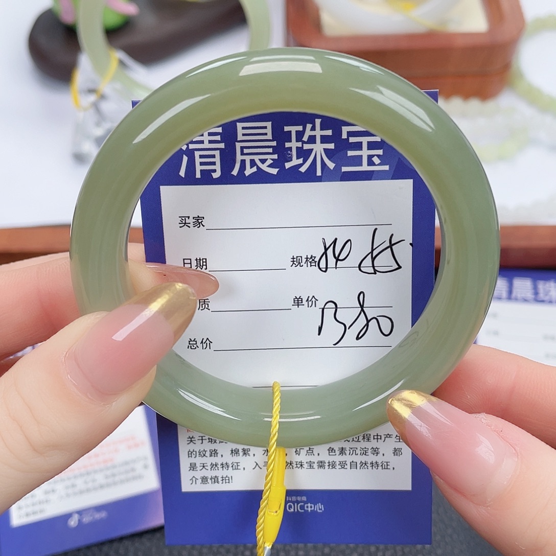 和田玉未镶嵌手镯