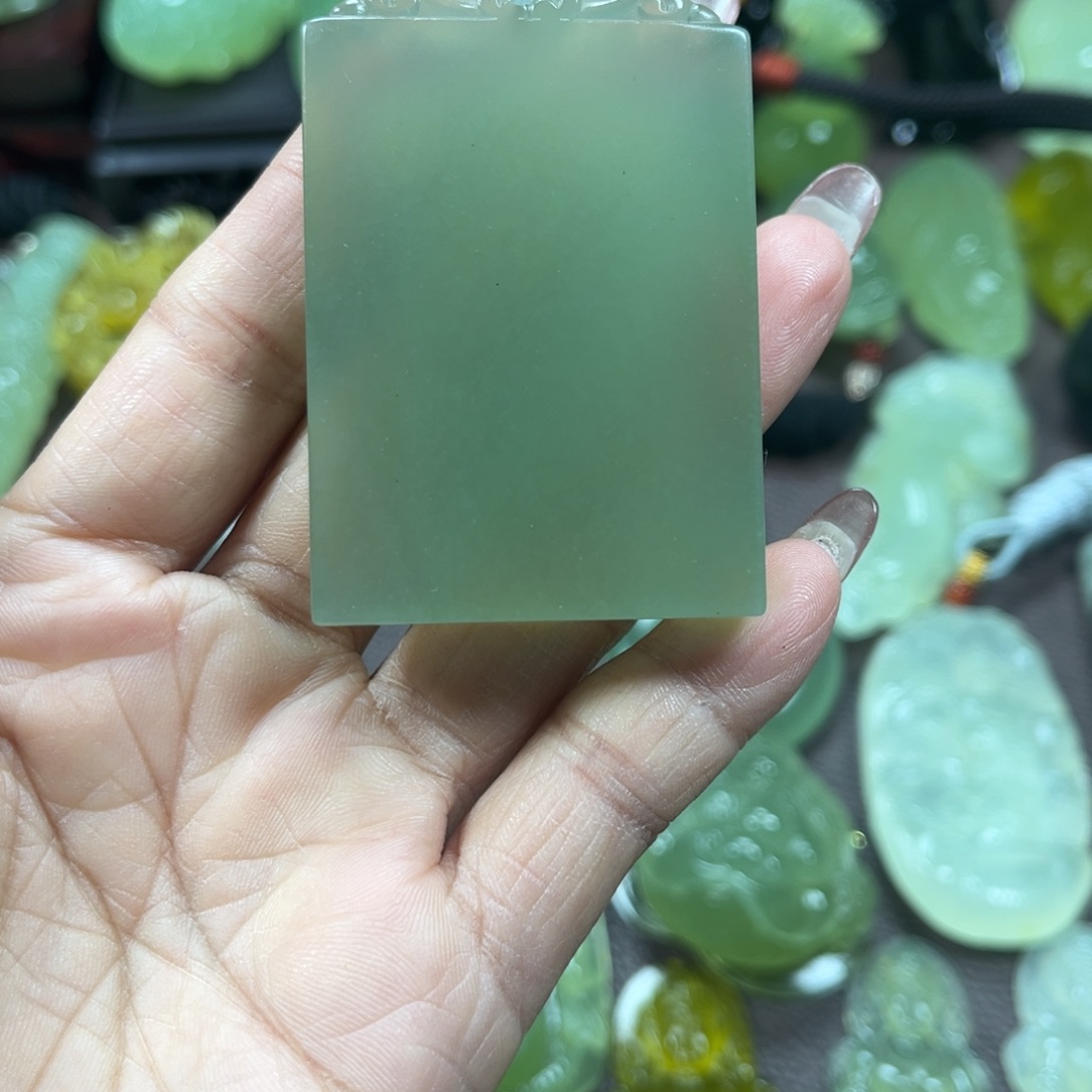 不***卿蛇纹石玉未镶嵌颈饰