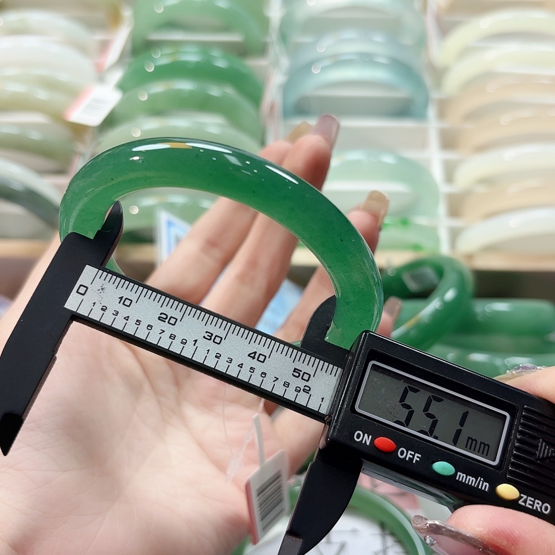 石英质玉未镶嵌手镯45