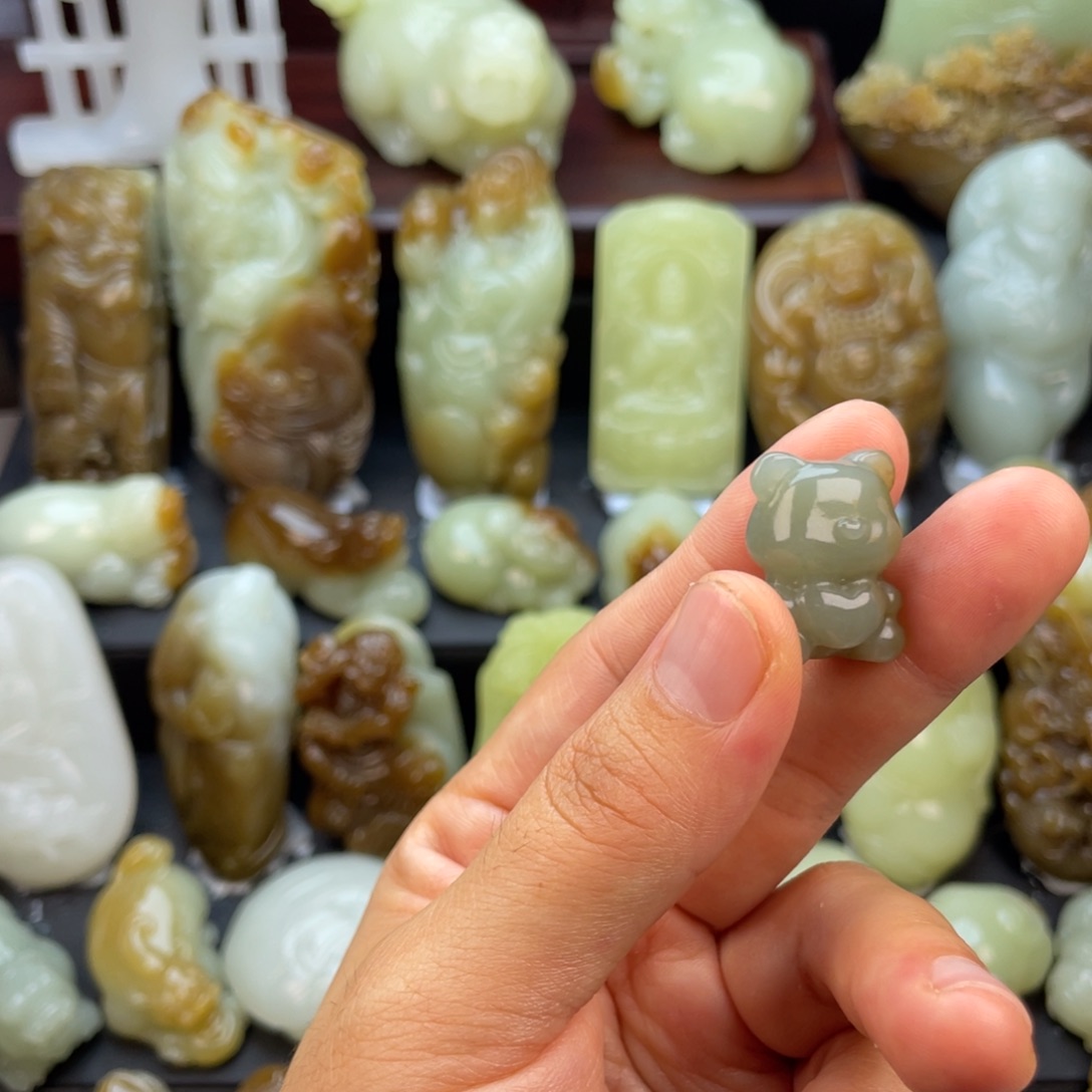 颈饰未镶嵌和田玉