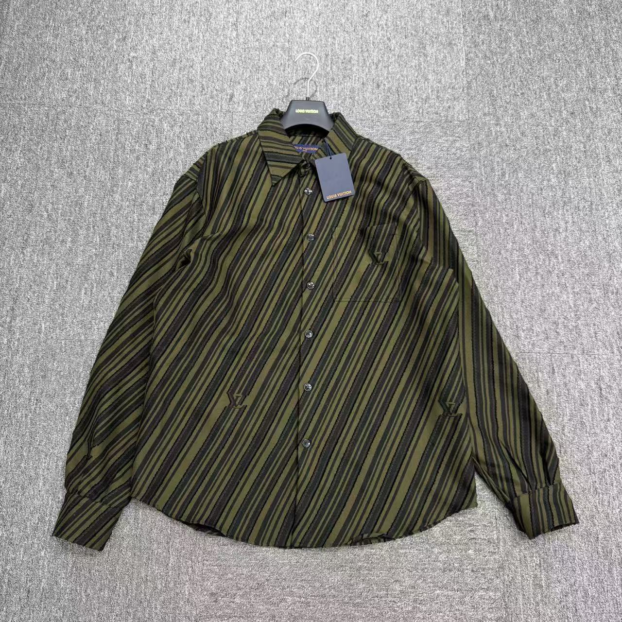 未使用 LouisVuitton/路易威登 黑绿条纹衬衫/xl码/18181