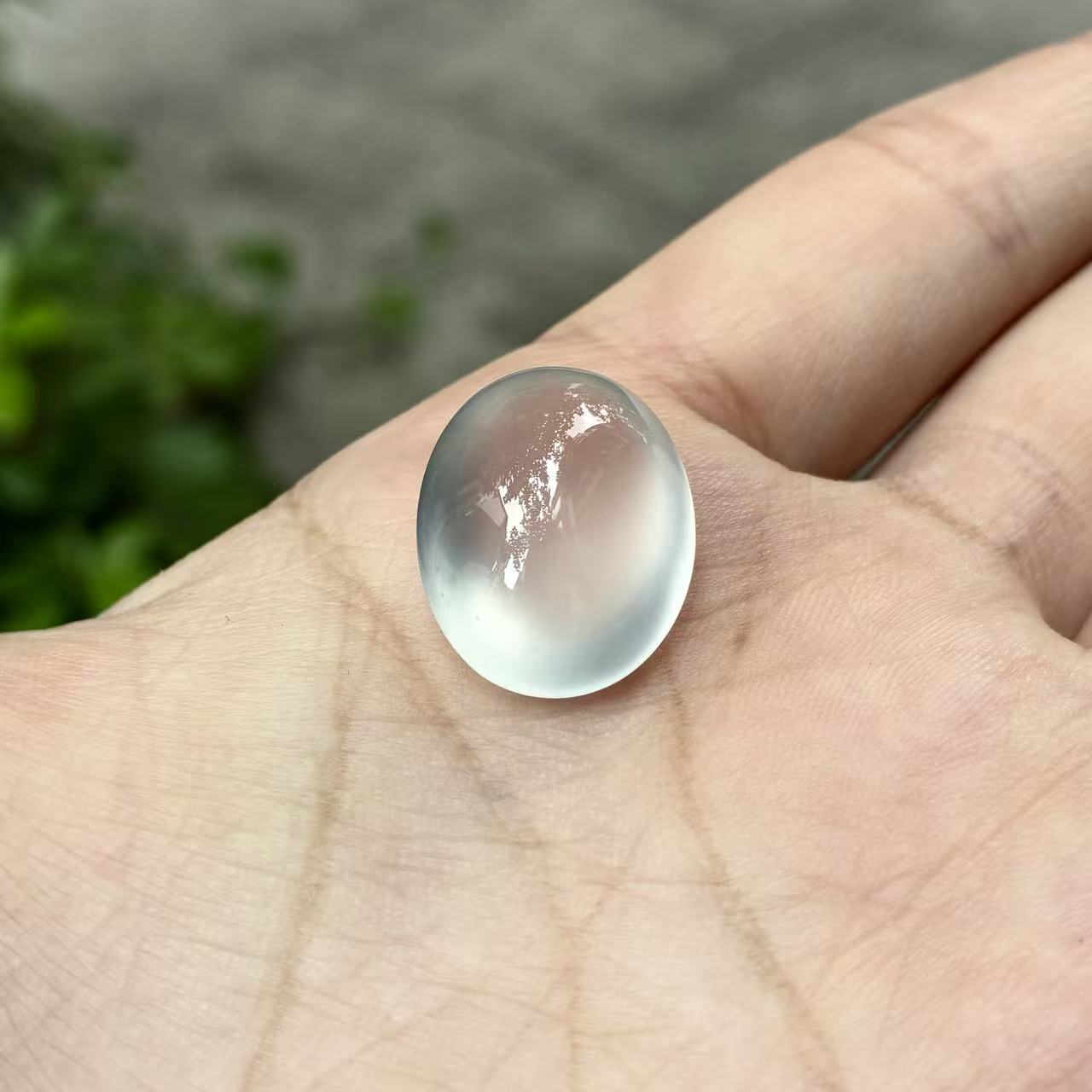 天然a货缅甸翡翠自然光玻璃种起刚大蛋面吊坠，尺寸17.9/15/9