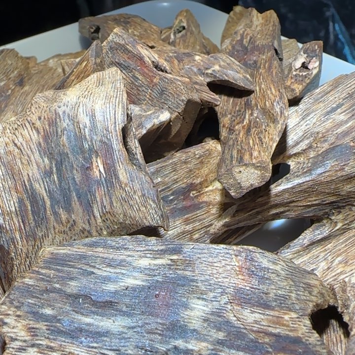 沉香手把件海南老白棋块料100克